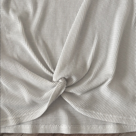 Stylish Black and White Leopard Sleeve Women's Top - Picture 2 of 3